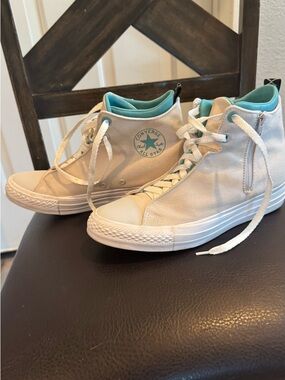 Converse Women’s High Top Canvas Sneakers in light grey with Aqua Lining
